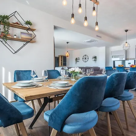 Holiday home Gorgeous In With Wifi Vrsi