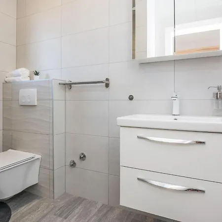 Holiday home Gorgeous In With Wifi Vrsi